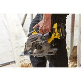 Stanley FATMAX V20 18V handcirkelzaag Geel/zwart, Koffer, 2 accu's (2.0Ah) en oplader (4A) inbegrepen