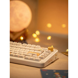 Iqunix ZX75 Sunset Ponder Wireless Mechanical Keyboard, gaming toetsenbord Lichtgeel, US lay-out, IQUNIX Little Prince, RGB leds, 75%, Hot-swappable, Double-shot PBT, 2.4GHz | Bluetooth 5.1 | USB-C