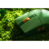 8BitDo Retro R8 Mouse - Forest Wonder Lichtgroen, 50 - 26000 DPI, Bluetooth / USB-C / 2.4 GHz