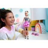 Mattel Barbie Fashionistas Pop #213, Blond Met Gestreepte Top, Roze Rok En Zonnebril 